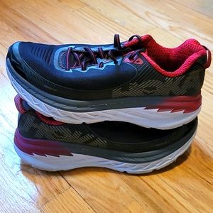 HOKA ONE ONE BONDI 5 size 10 black/red